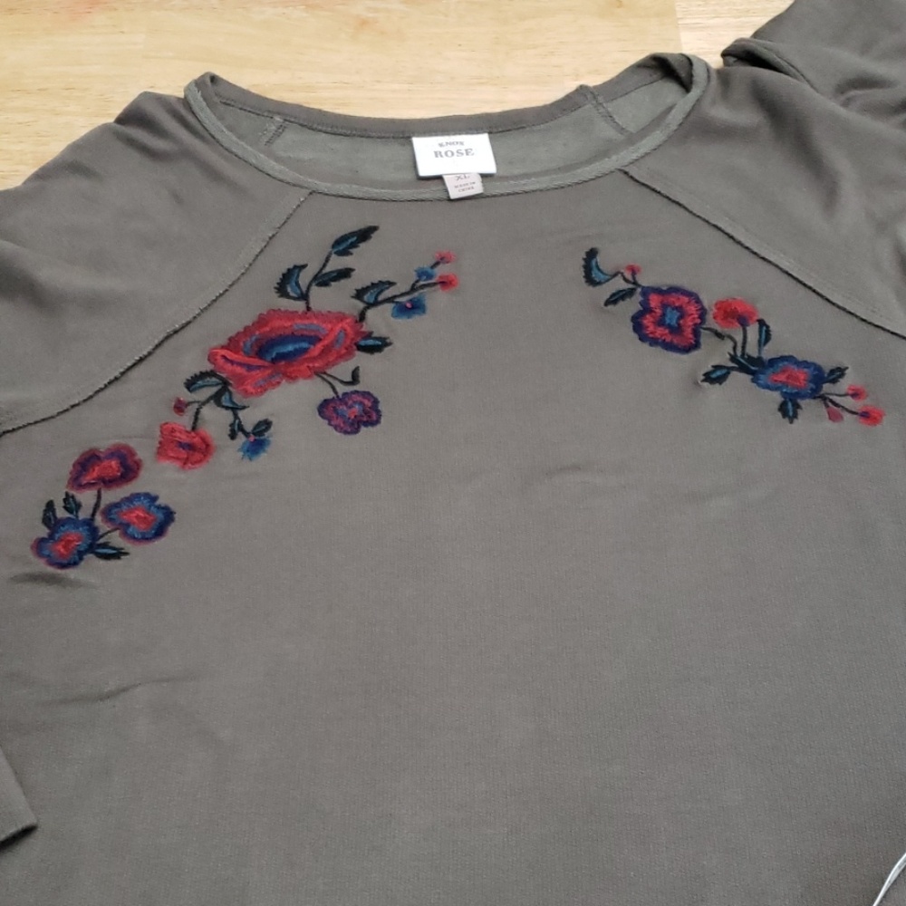 Knox Rose French Terry Floral Top - Picture 5 of 7
